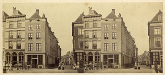 122378 Gezicht in de Haverstraat te Utrecht met links de voorgevels van de huizen Oudegracht E 96 (rechts) en E 97.N.B. ...